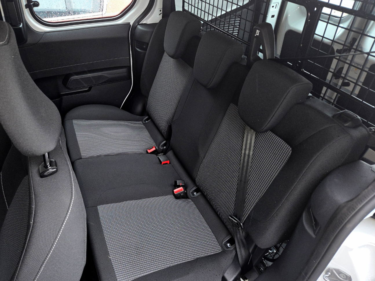 Ford Transit Courier.