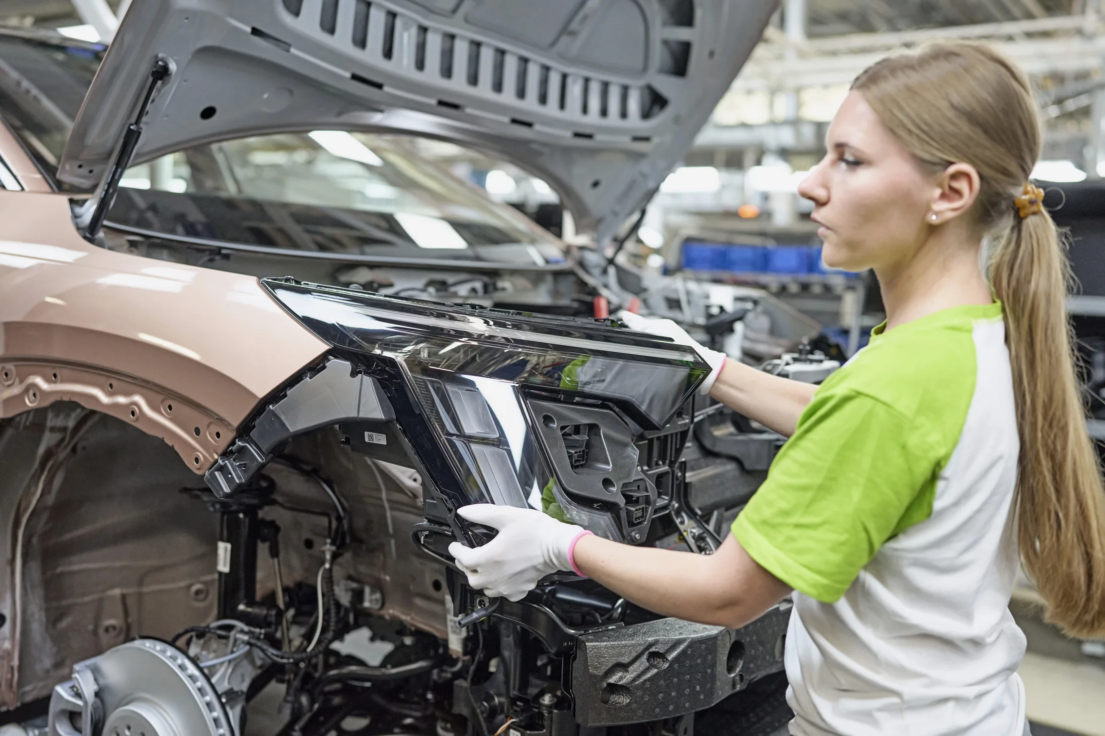 Worker fitting a Skoda Peaq headlamp