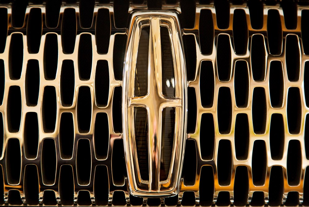 Lincoln’s 1940s style split-wing grille has had a facelift.