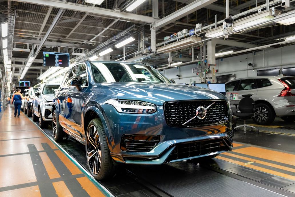 Volvo XC90.