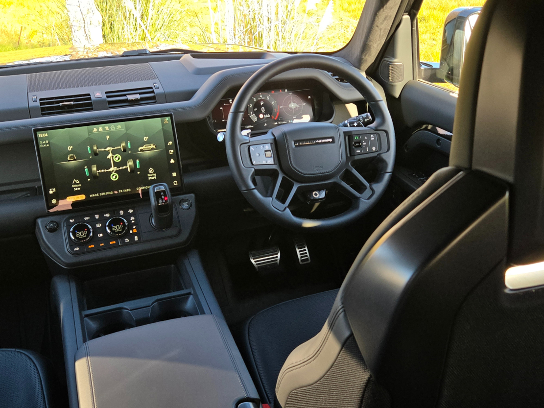 Land Rover Defender Octa Black.