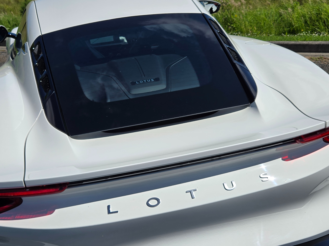 Lotus Emira Turbo.
