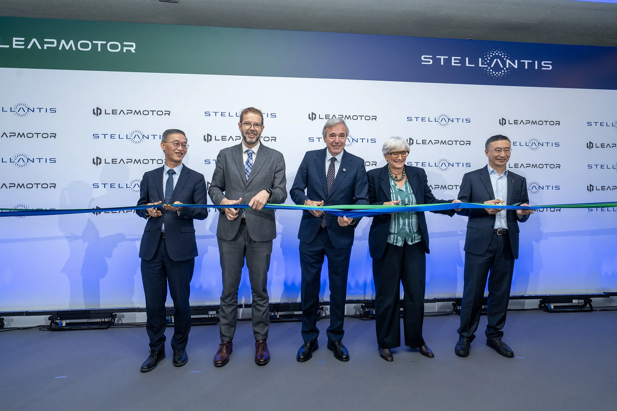 Ribbon-cutting at B10 production inauguration
