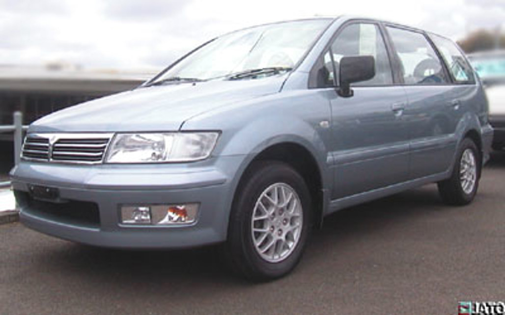 MITSUBISHI NIMBUS 2003 5-Door People Mover