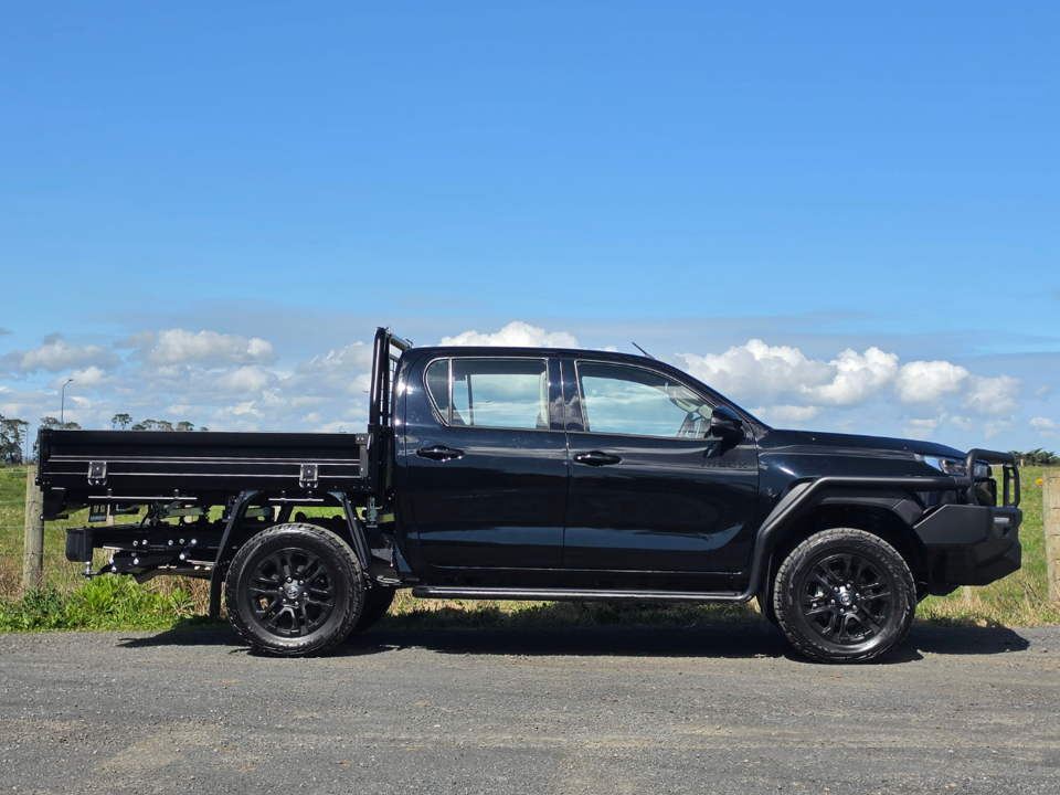 Toyota Hilux SR double cab chassis.