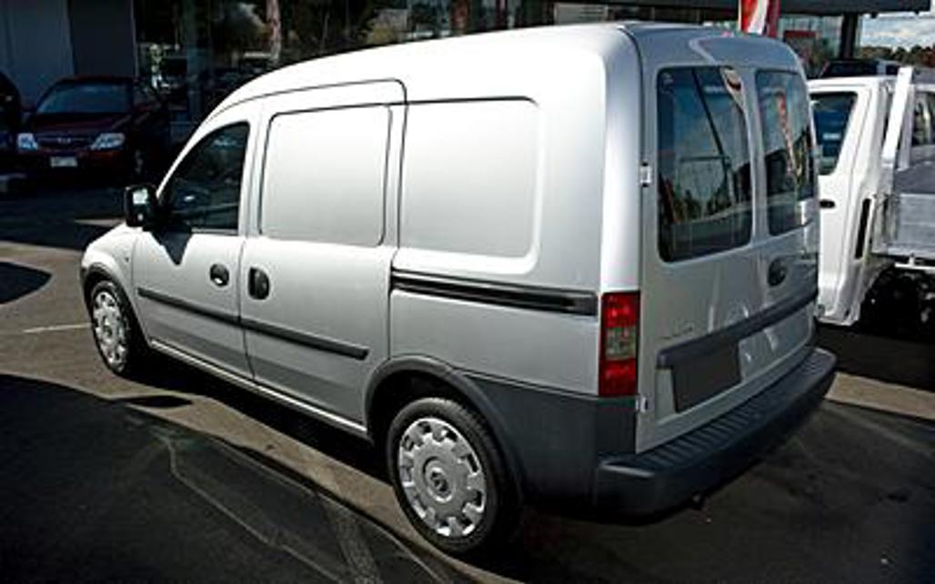 HOLDEN COMBO 2009 4-Door People Mover