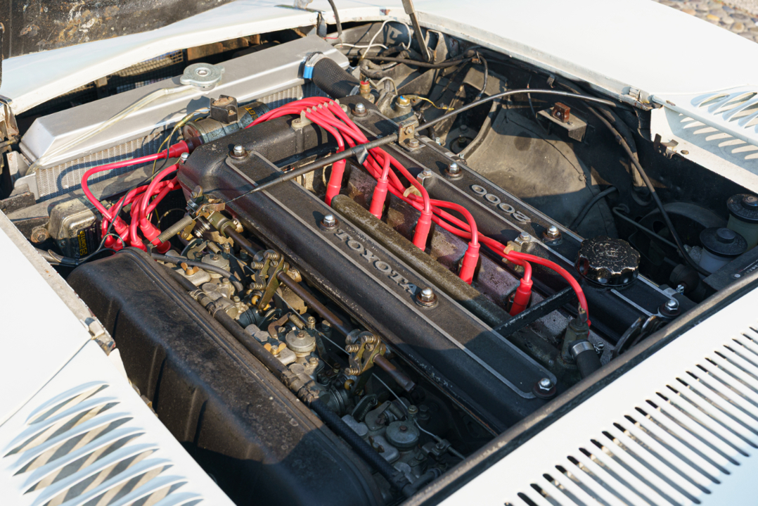 Toyota 2000GT.