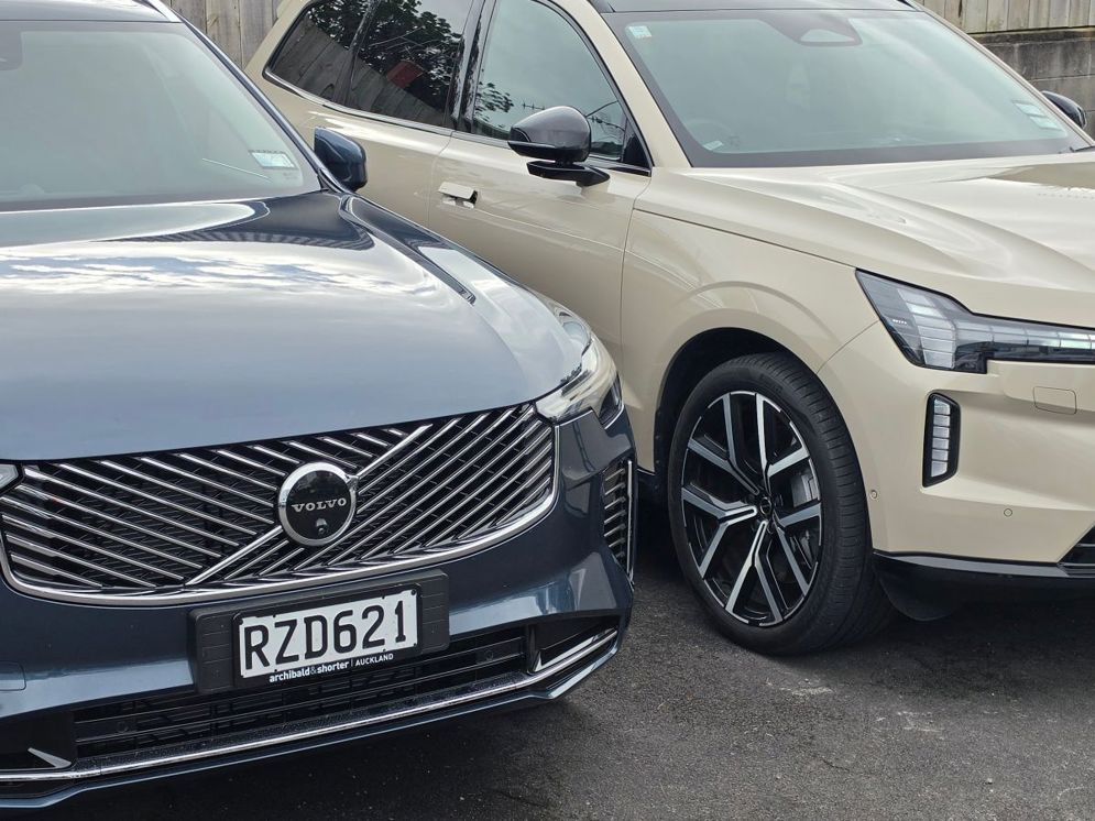 Volvo EX90.