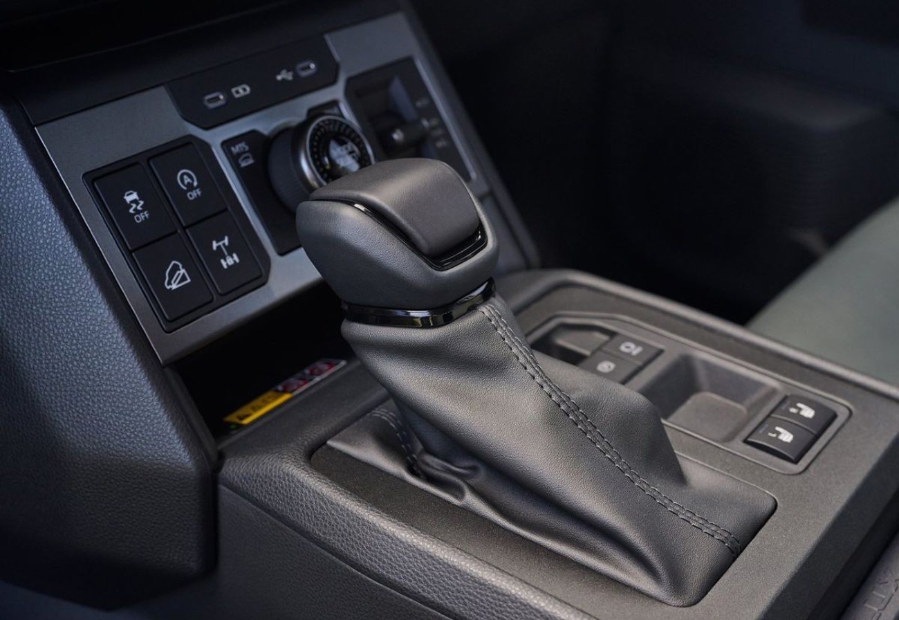 Toyota Hilux 9th-gen (2026).