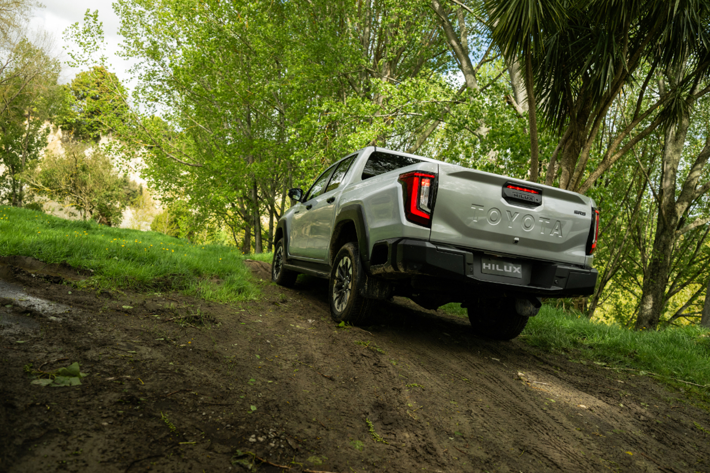 Toyota Hilux 9th-gen (2026).