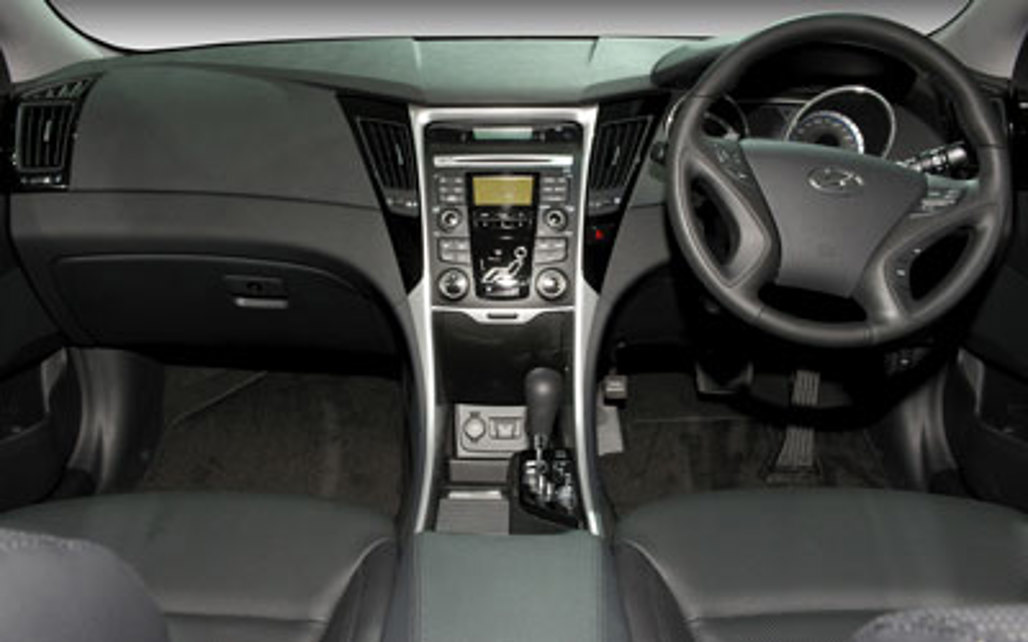 HYUNDAI I45 2013 4-Door Sedan  4SA ELITE_