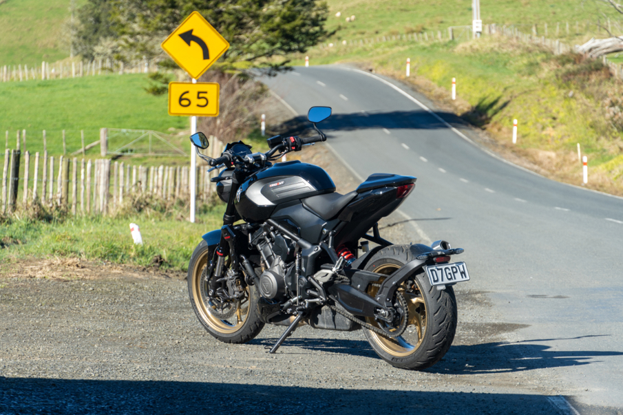 Triumph Trident 800.