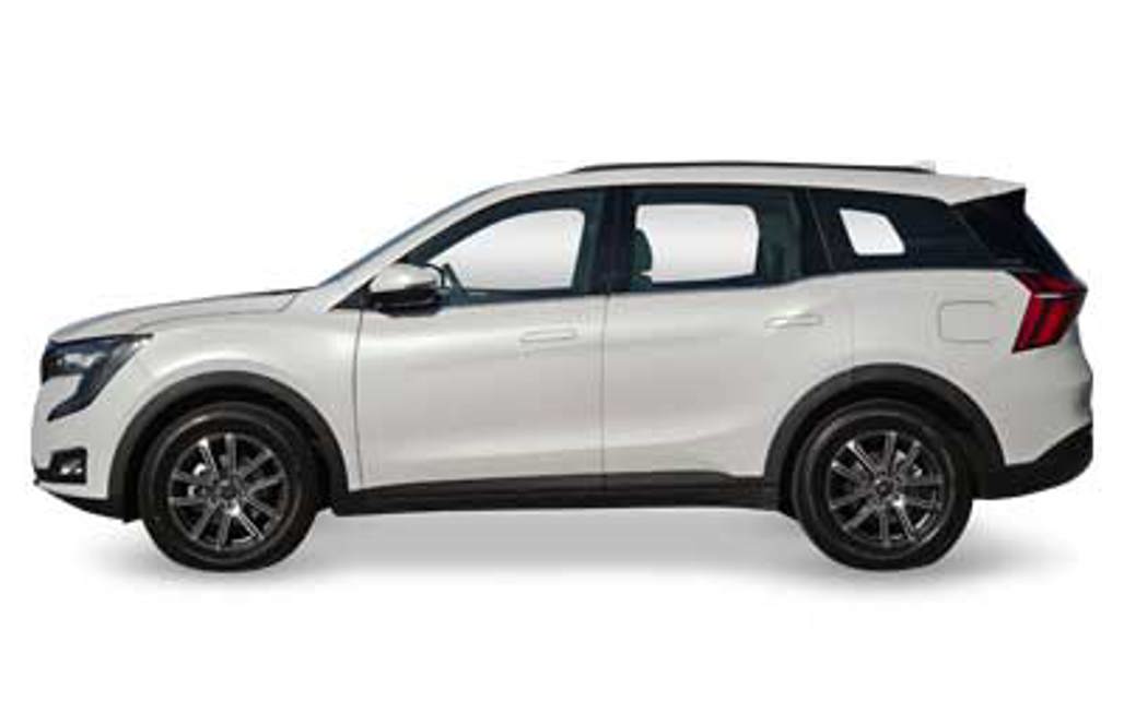 MAHINDRA XUV700 2025 5-Door SUV