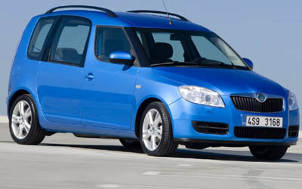 SKODA ROOMSTER 2011 5-Door People Mover