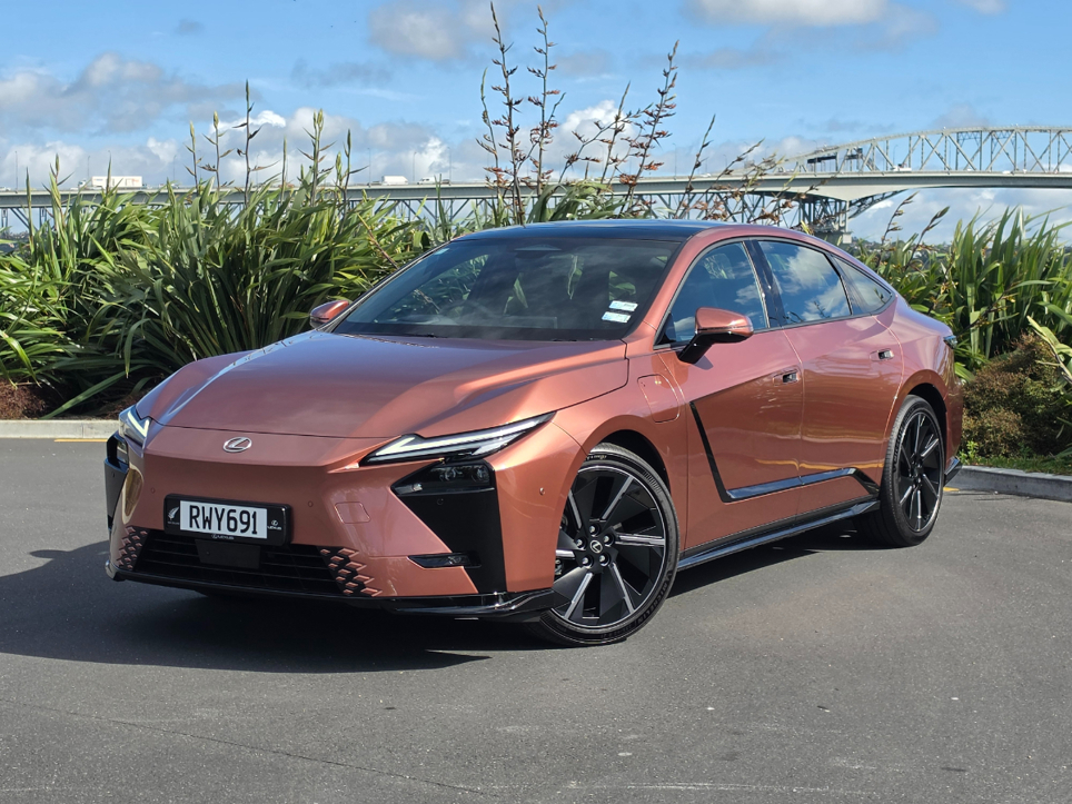 Lexus ES 500e Dynamic.