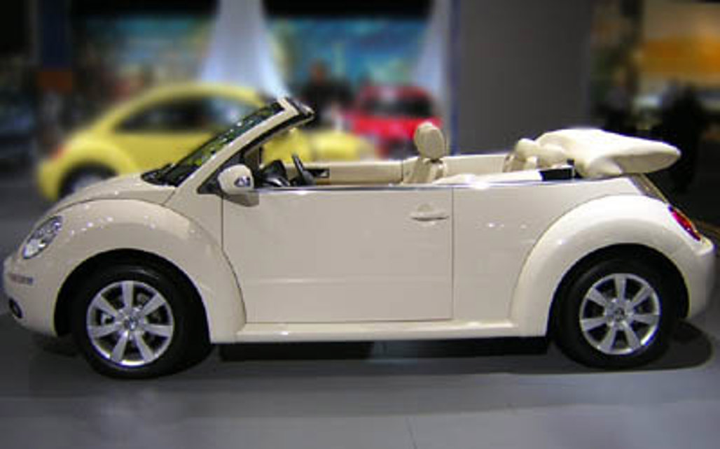 VOLKSWAGEN NEW BEETLE 2010 2-Door Sports