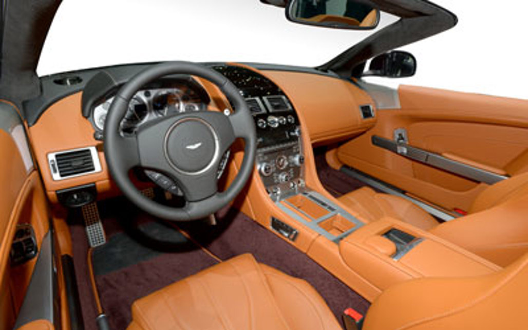 ASTON MARTIN DB9 2016 2-Door Sports