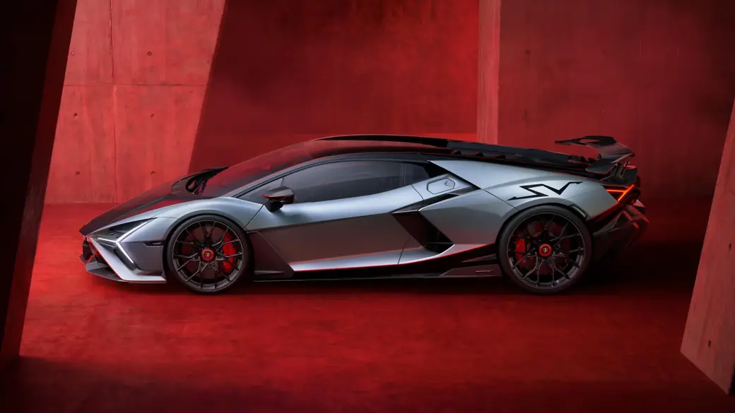 Lamborghini Revuelto SV