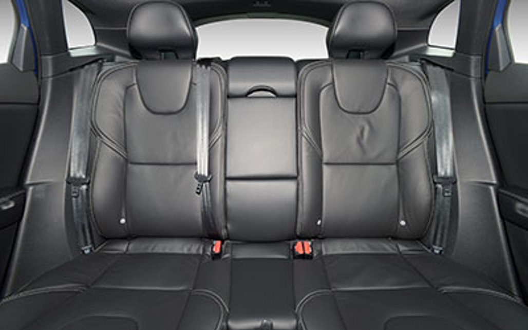 VOLVO V40 2019 5-Door Hatchback