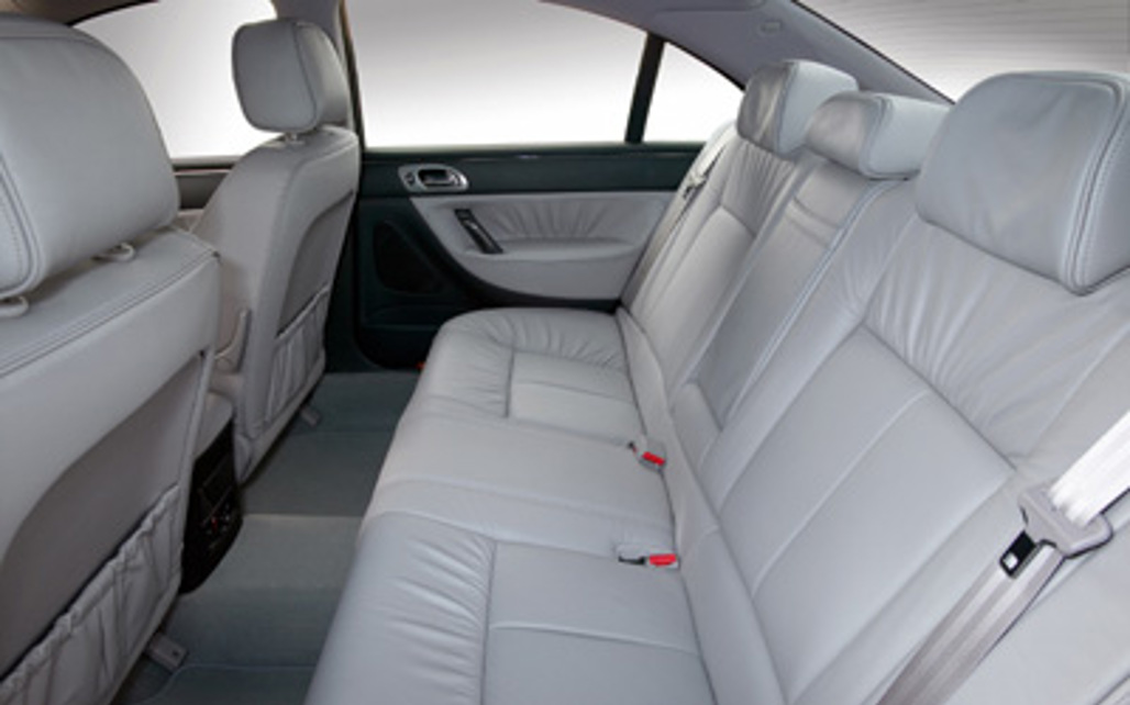 PEUGEOT 607 2007 4-Door Sedan