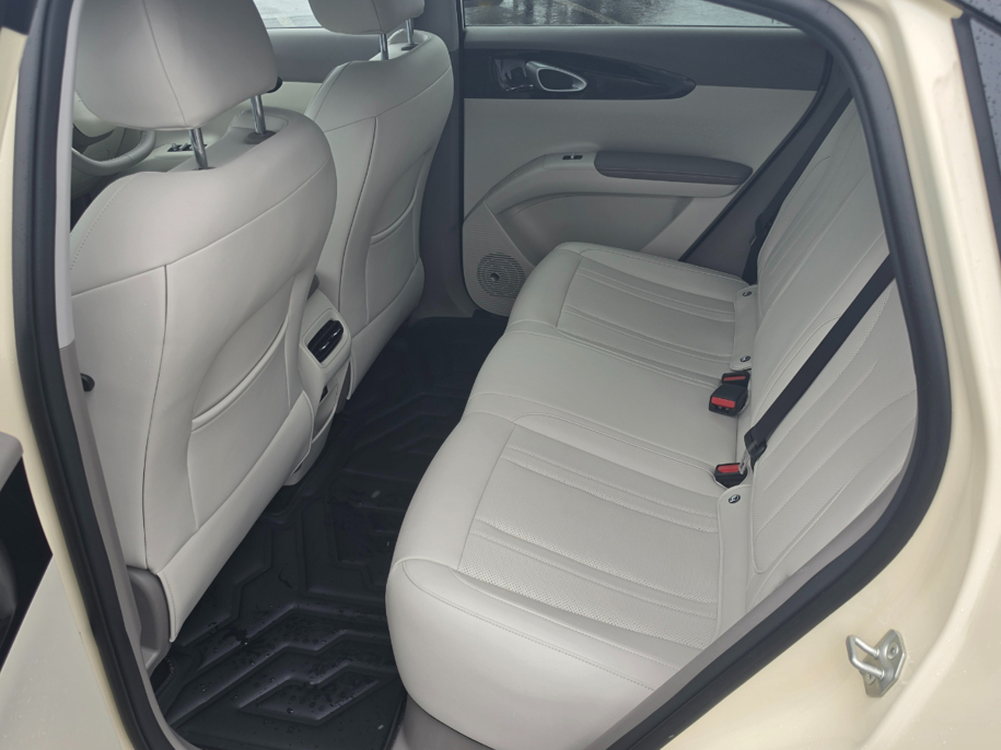 Geely EX2 Inspire.