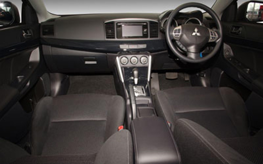 MITSUBISHI LANCER 2017 4-Door Sedan 4SA GSR_