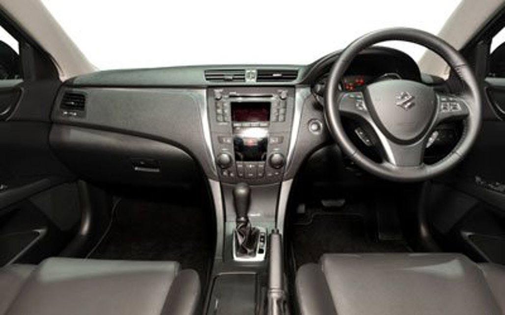 SUZUKI KIZASHI 2014 4-Door Sedan