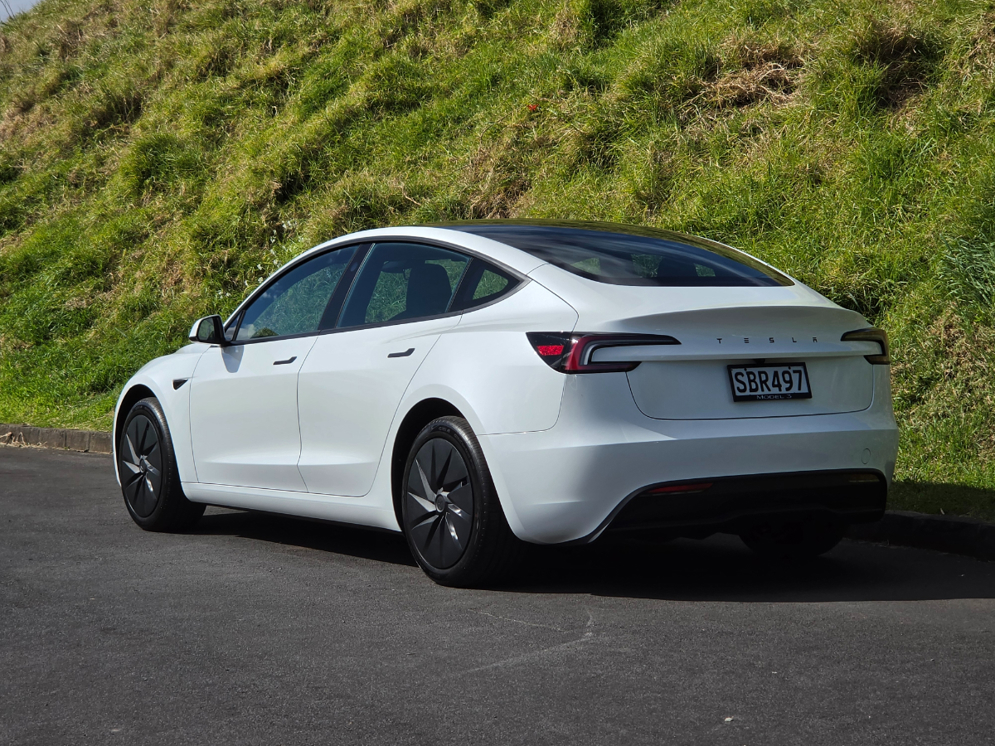 Tesla Model 3 RWD.