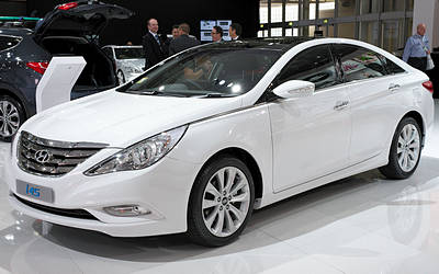 A HYUNDAI I45 vehicle