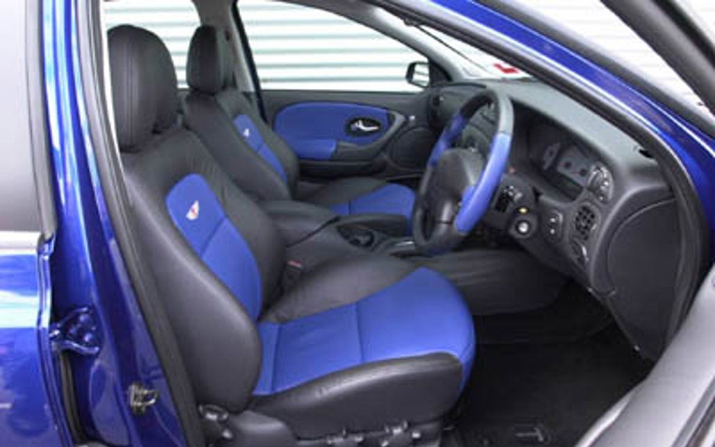 FORD T-SERIES 2001 4-Door Sedan