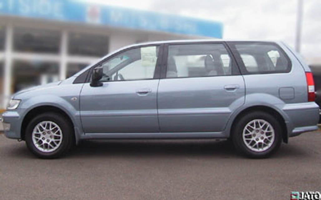 MITSUBISHI NIMBUS 2003 5-Door People Mover