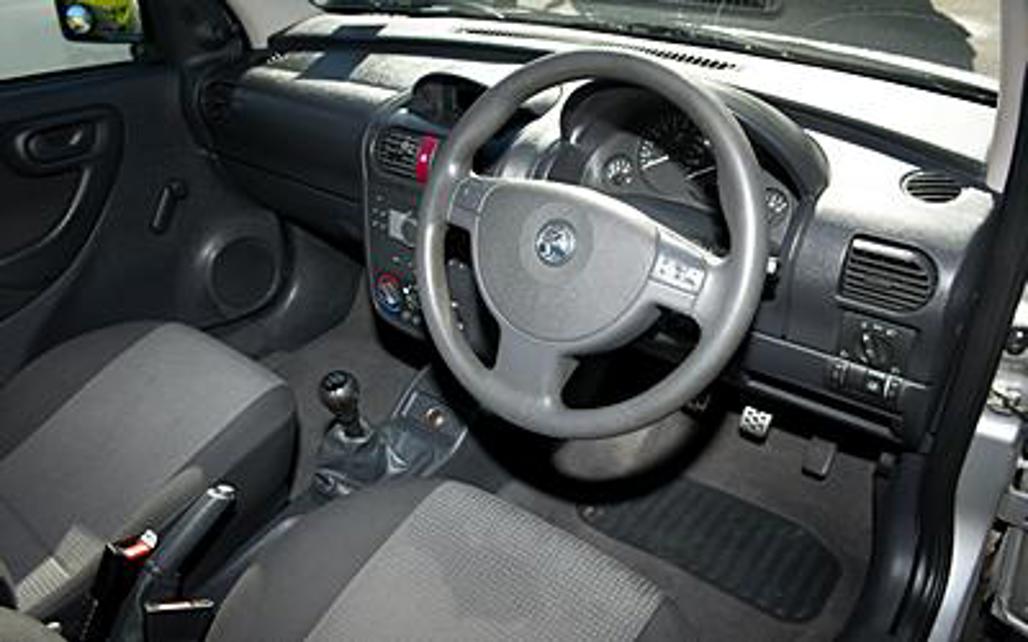 HOLDEN COMBO 2009 4-Door People Mover