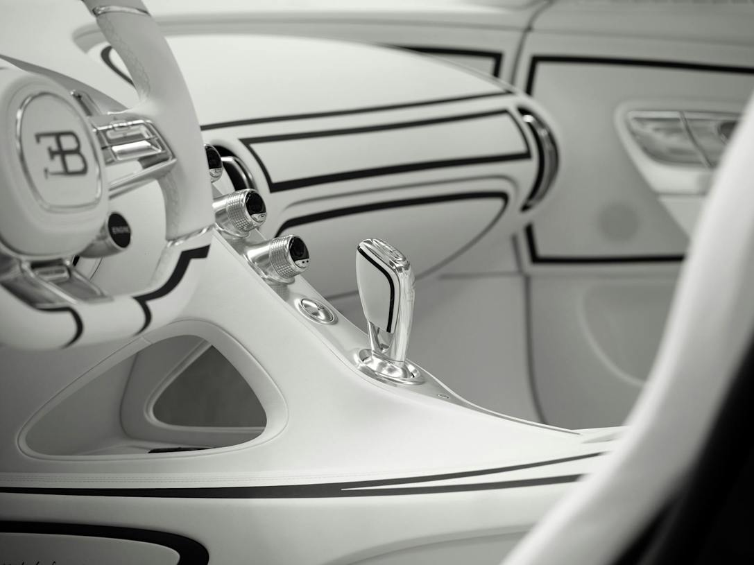 Bugatti W16 Mistral porcelain