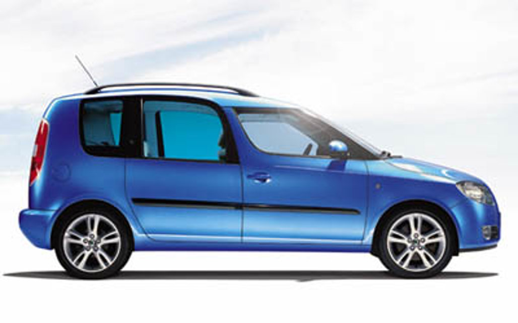 SKODA ROOMSTER 2011 5-Door People Mover