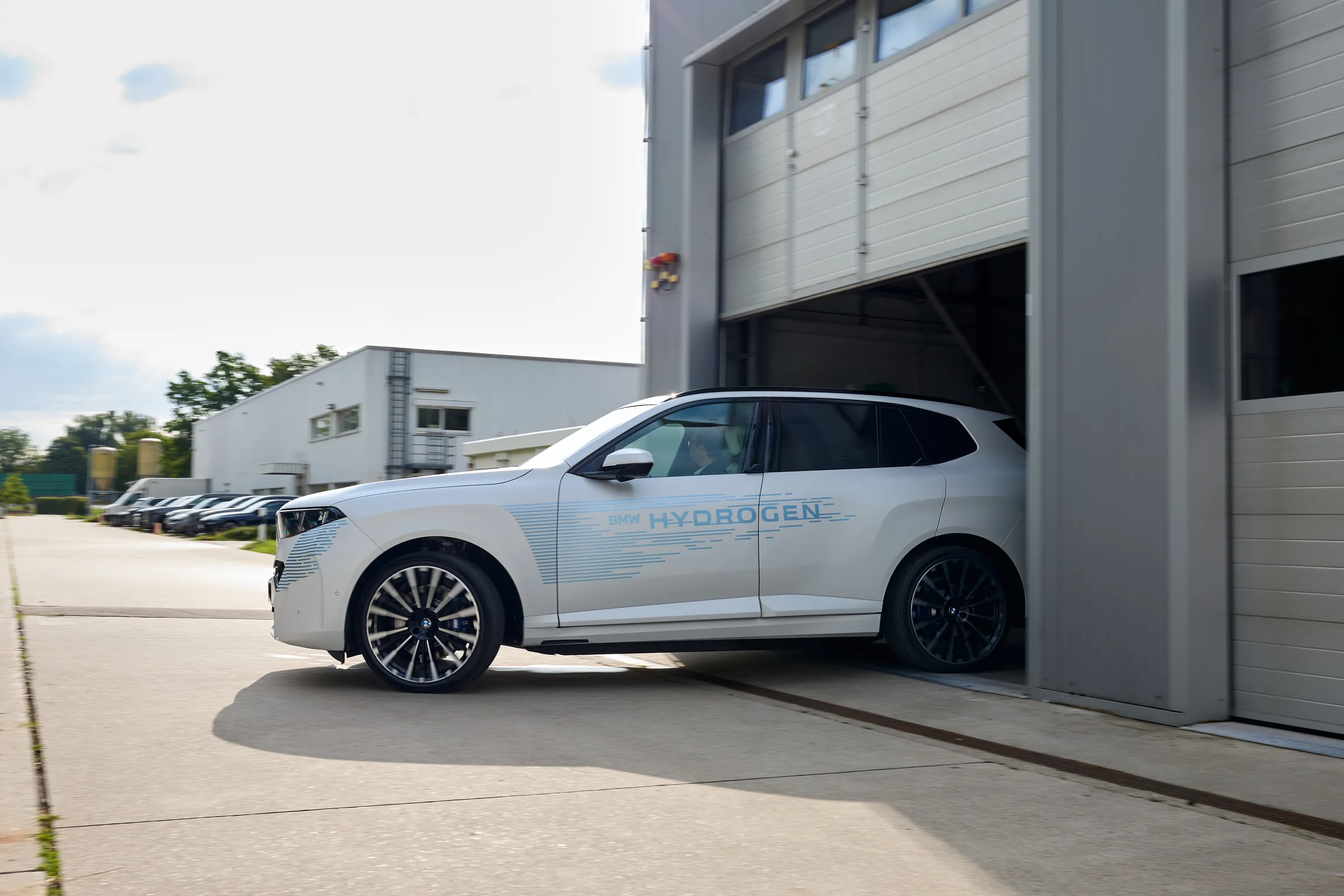 BMW iX5 Hydrogen fuel-cell production preparation