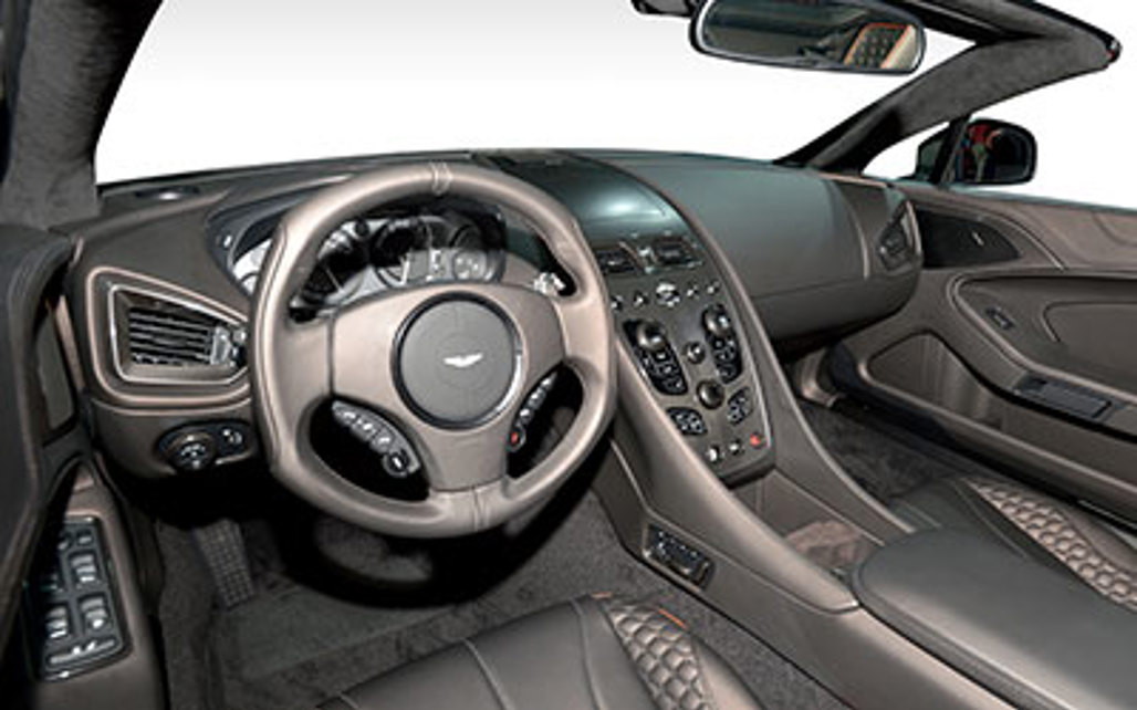 ASTON MARTIN VANQUISH 2016 2-Door Sports