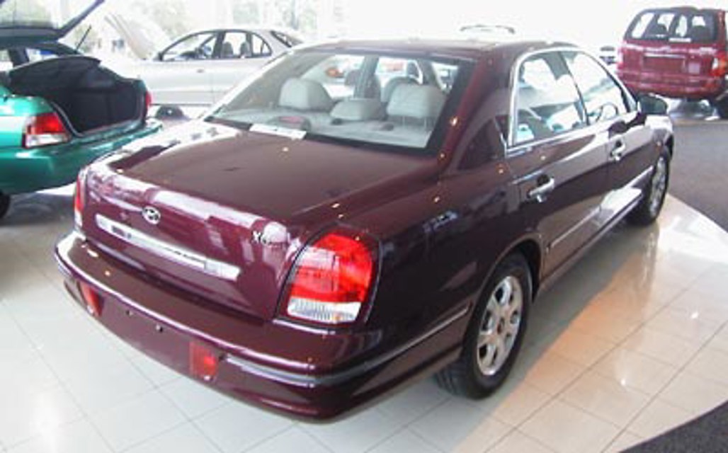 HYUNDAI XG 2000 4-Door Sedan