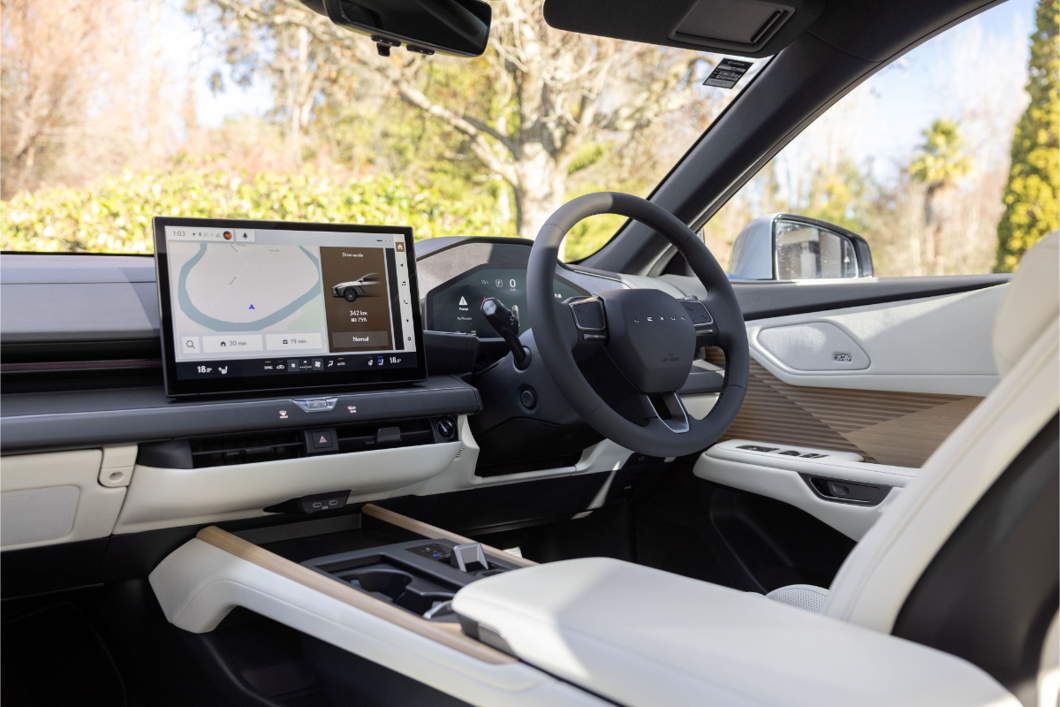 Lexus ES.