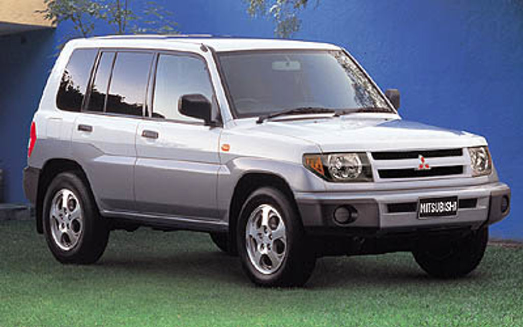 MITSUBISHI PAJERO IO 2001 5-Door SUV