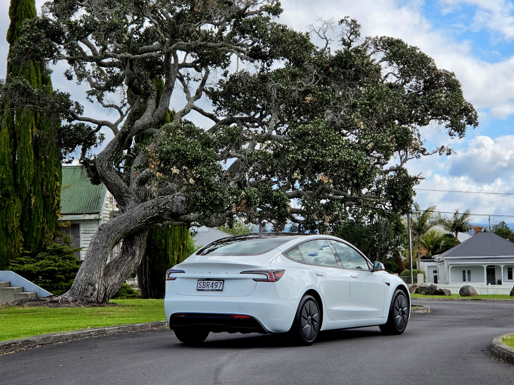 Tesla Model 3 RWD.