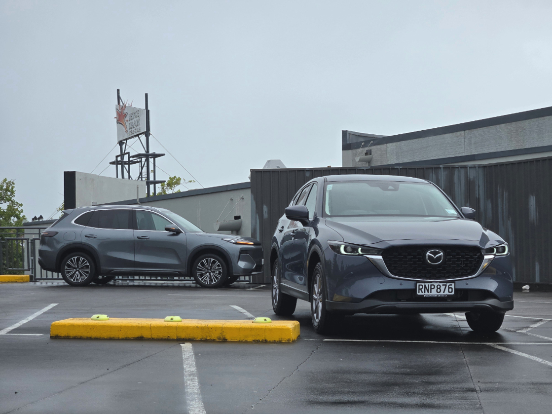 Geely Starray EM-i and Mazda CX-5.
