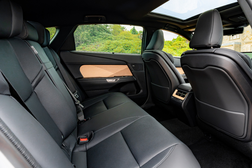Lexus ES 500e Dynamic.