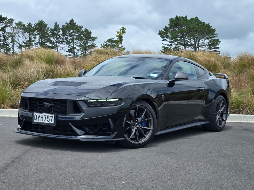 Ford Mustang Dark Horse.