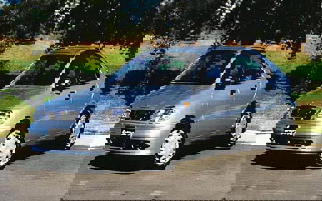 DAEWOO LANOS 1998 5-Door Hatchback
