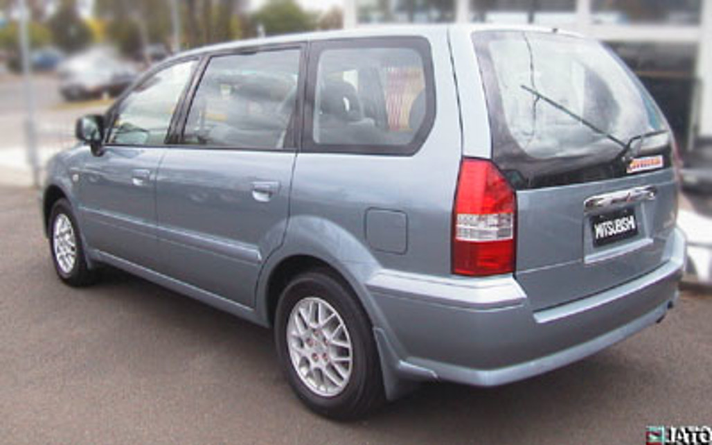 MITSUBISHI NIMBUS 2003 5-Door People Mover