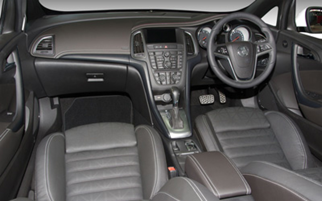 HOLDEN CASCADA 2017 2-Door Sports