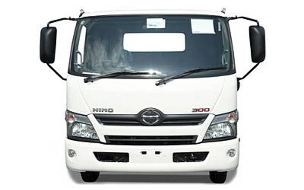 HINO 300 SERIES 2018 4-Door -