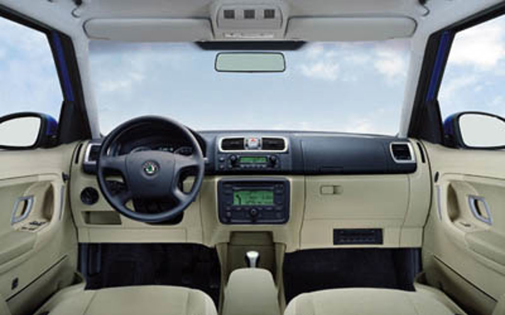 SKODA ROOMSTER 2011 5-Door People Mover