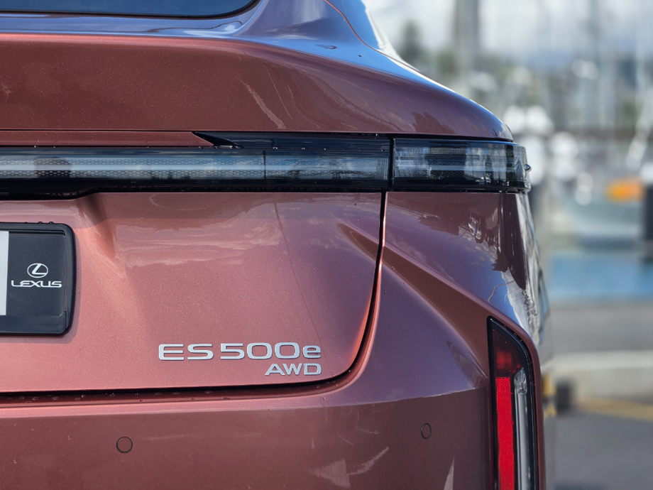 Lexus ES 500e Dynamic.