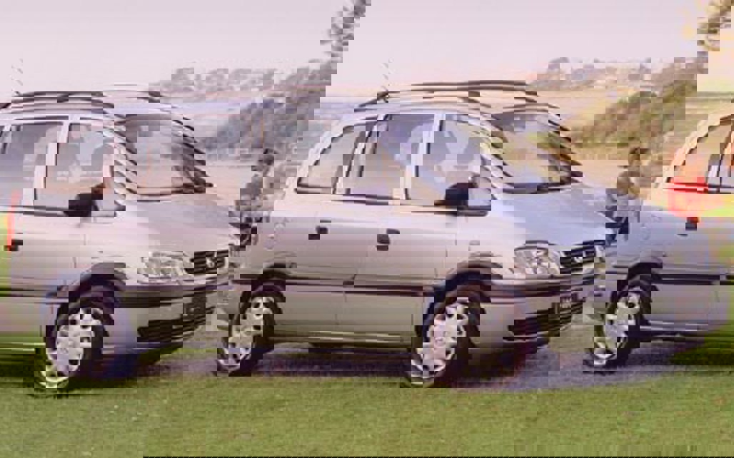 HOLDEN ZAFIRA 2002 5-Door People Mover